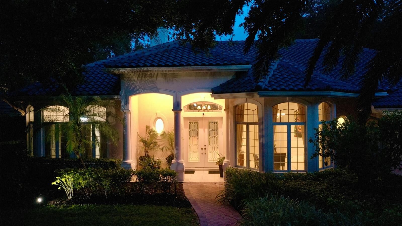 Property Photo:  402 Macewen Drive  FL 34229 