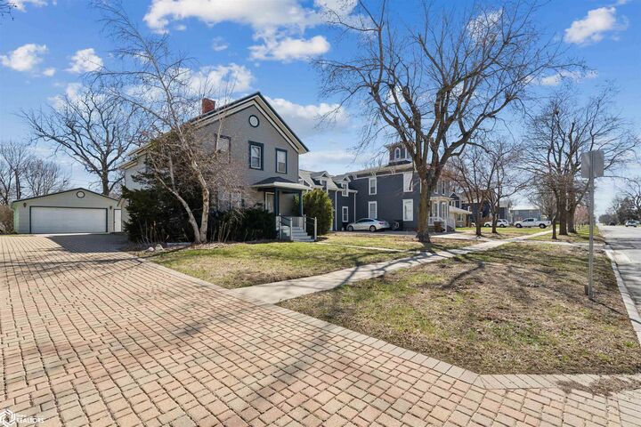 Property Photo:  932 East Street  IA 50112 