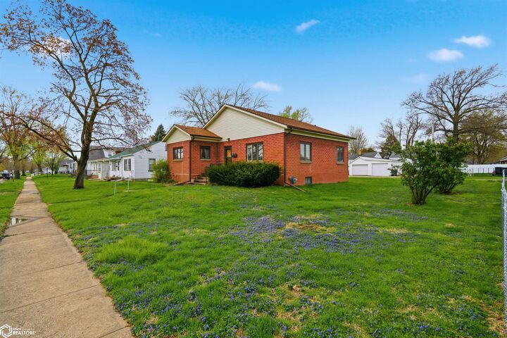 Property Photo:  2107 S Central Avenue  IA 52601 