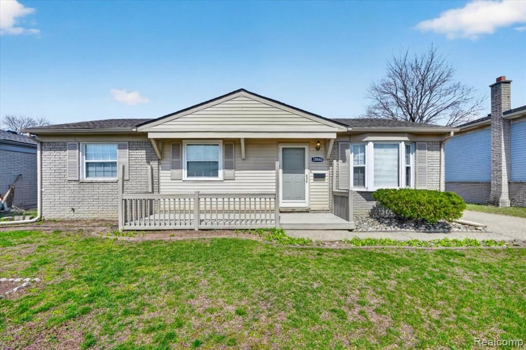 Property Photo:  38662 Summers Street  MI 48154 4994 