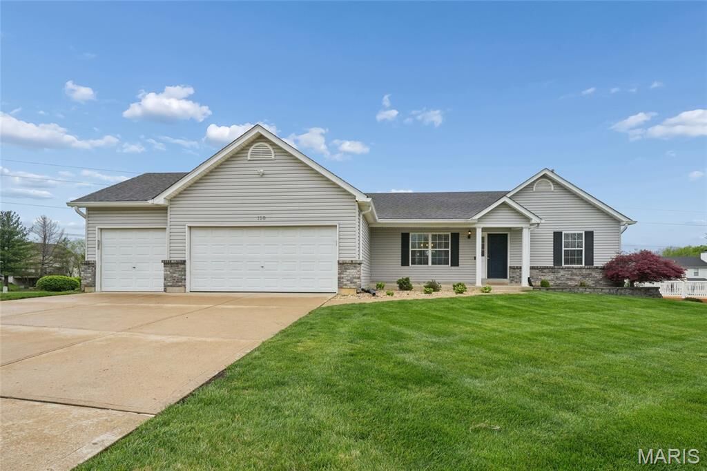 Property Photo:  158 Royalwood Place Court  MO 63367 