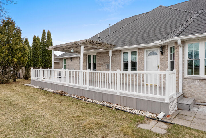 Property Photo:  3919 Golfview Dr  WI 54241 