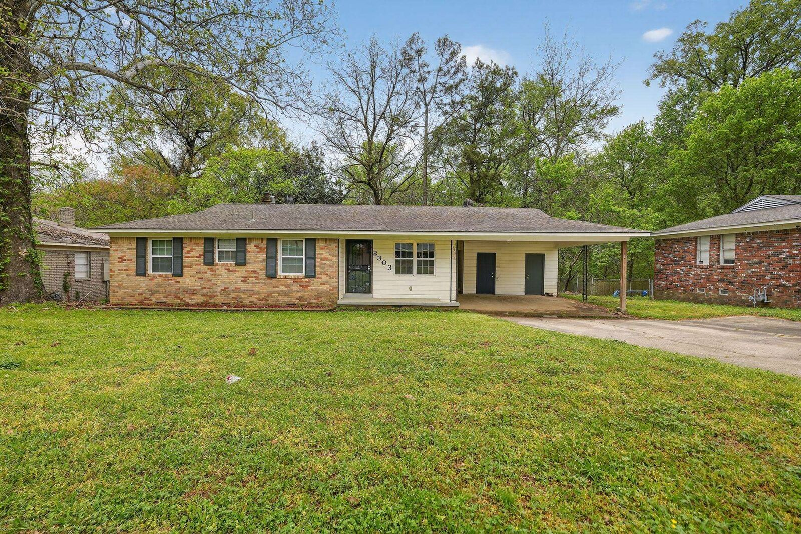 Property Photo: 2303 St Elmo Ave TN 38127