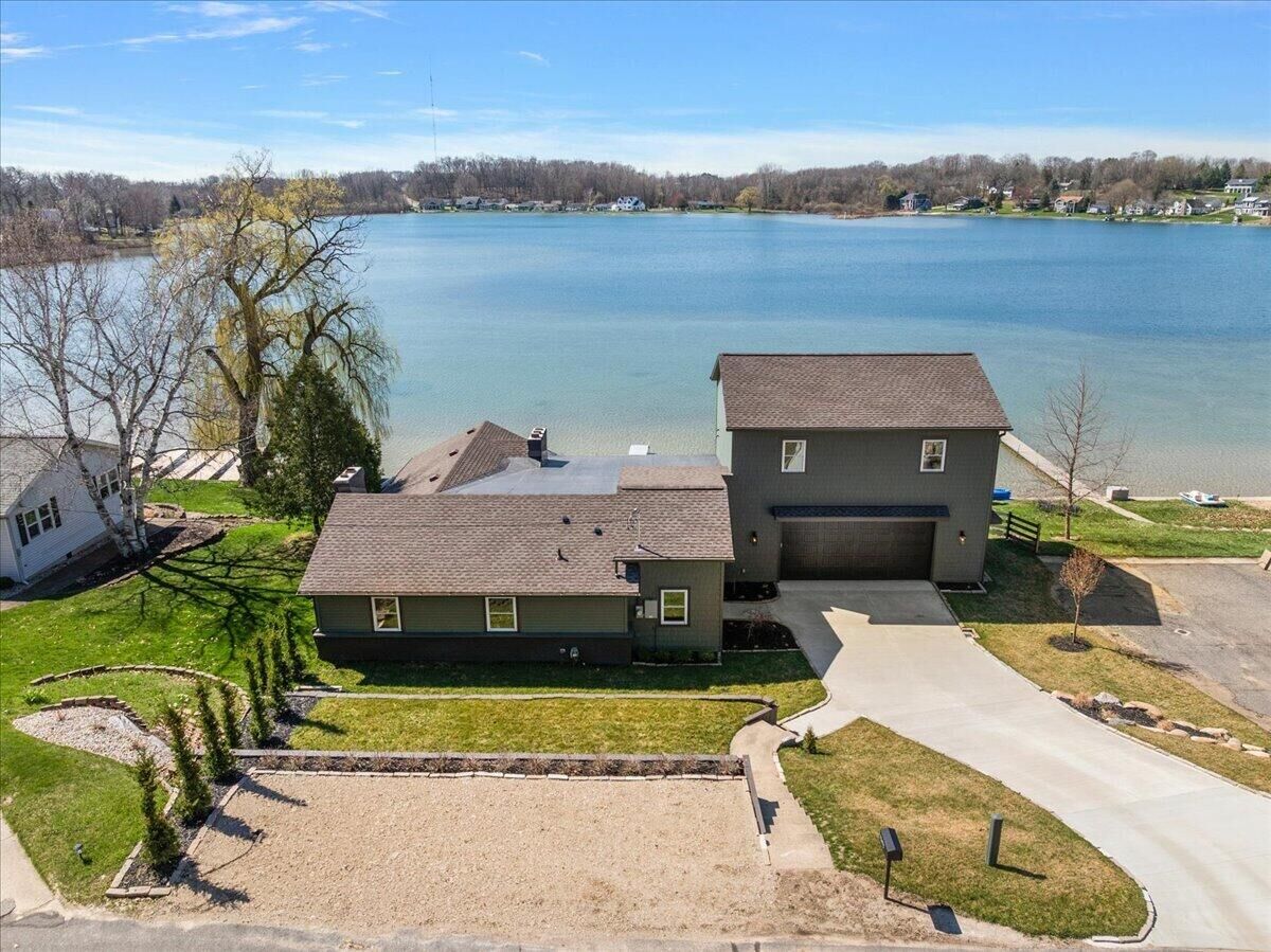 Property Photo: 12475 Oakwood Shores Street MI 49348