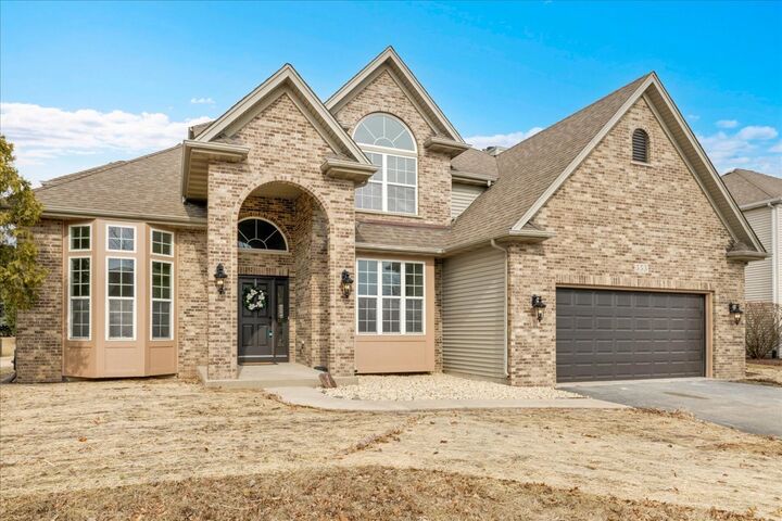 Property Photo:  555 Bluestem Drive  IL 60560 