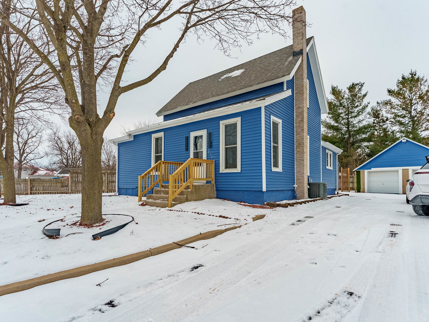 Property Photo:  214 S Prospect Street  IL 60152 