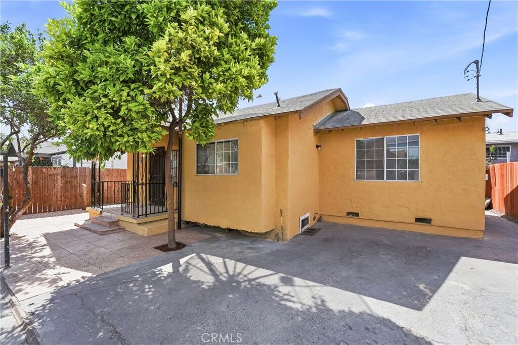 Property Photo:  9603 Holmes Avenue  CA 90002 