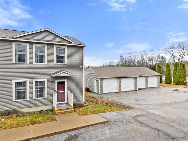 Property Photo:  1016 State Street 1  ME 04401 