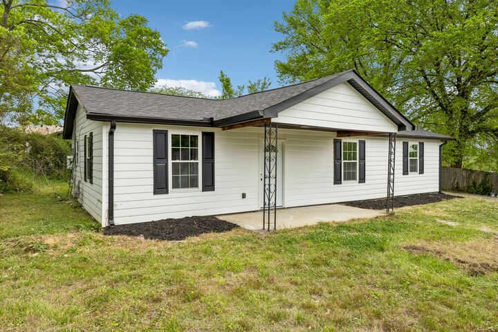 Property Photo:  330 W Washington St  TN 38478 