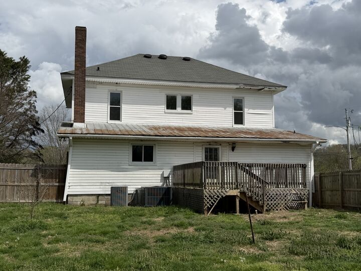 Property Photo:  210 S Mulberry St  TN 37047 