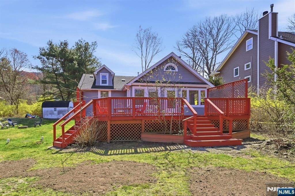 Property Photo:  6 Timberwood Lane  NJ 07438 