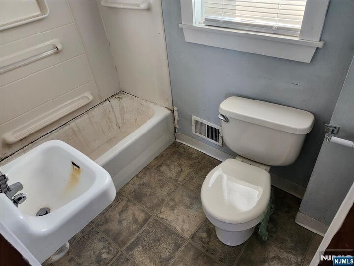 Property Photo:  5 Locust Street  NJ 07420 