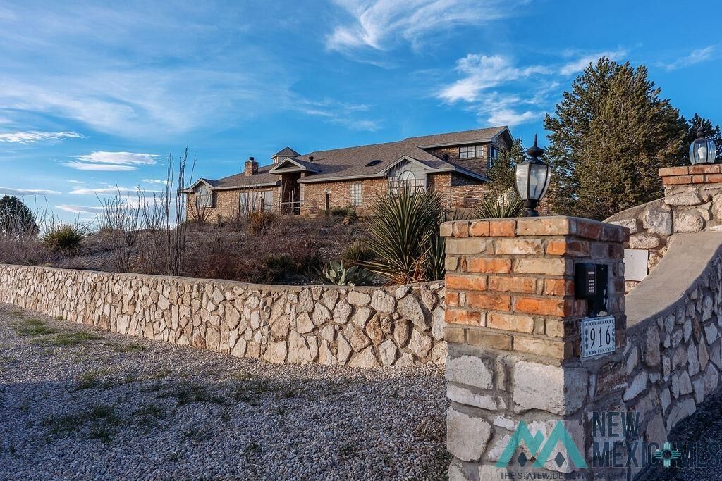 Property Photo:  916 Fountain Drive  NM 88220 