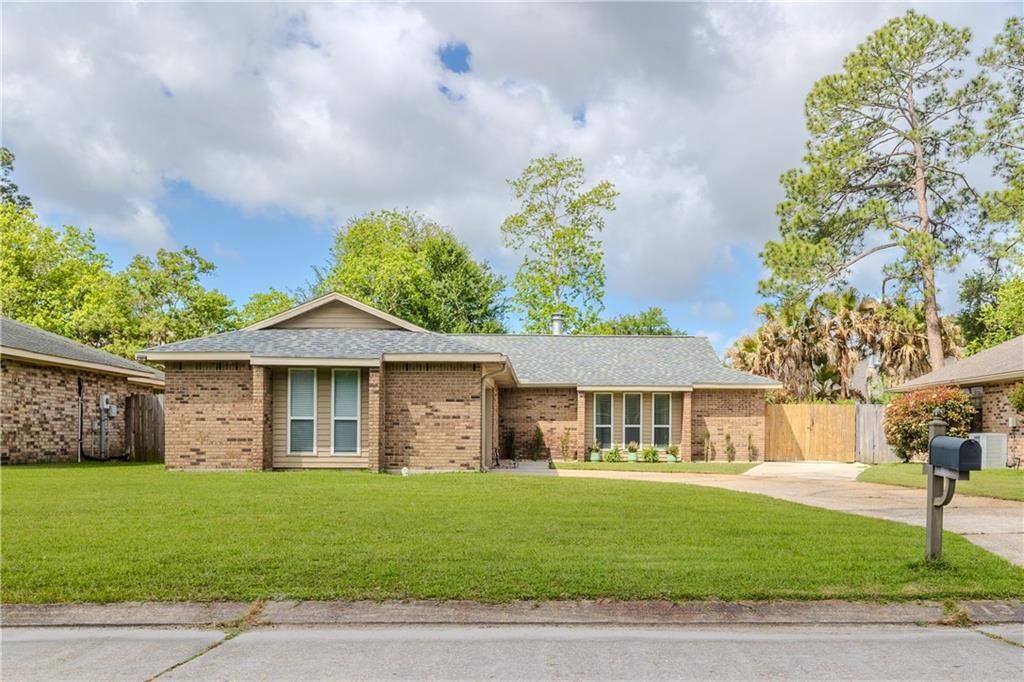 Property Photo:  113 Goldenwood Drive  LA 70461 