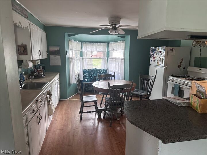 Property Photo:  8698 Howland Springs Road  OH 44484 