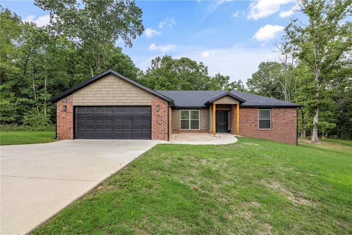 Property Photo: 3 Bridle Circle AR 72715