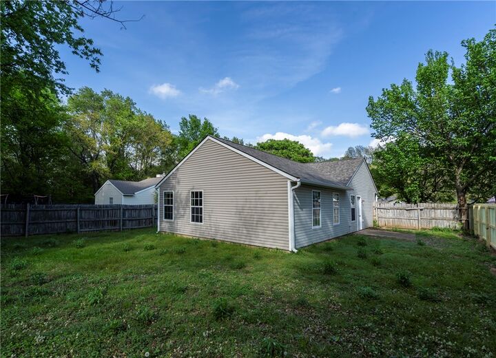 Property Photo:  2044 E Wood Tree Court  AR 72761 
