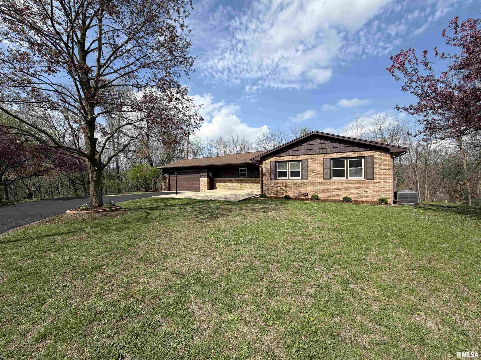 Property Photo:  1890 Sunrise Drive  IL 61401 