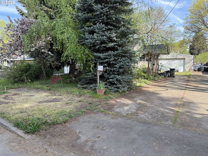 Property Photo: 3739 SE Olsen St OR 97222