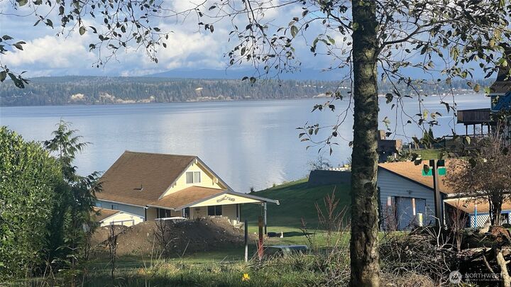 Property Photo:  54 A  Saratoga Drive  WA 98206 
