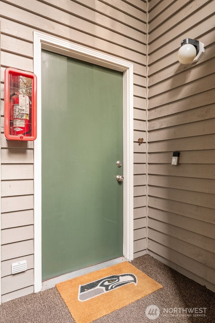 Property Photo: 9918 NE 144th Lane 406 WA 98034