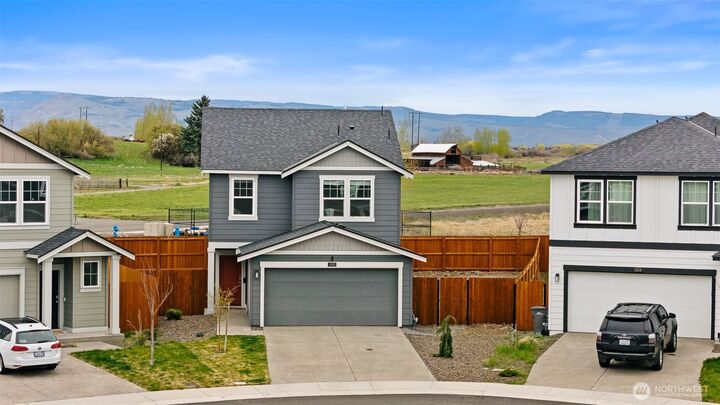 Property Photo:  1312  Morgan Court 329  WA 98926 