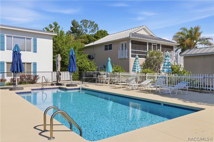 Property Photo:  503 NW 7th Avenue B  FL 34428 