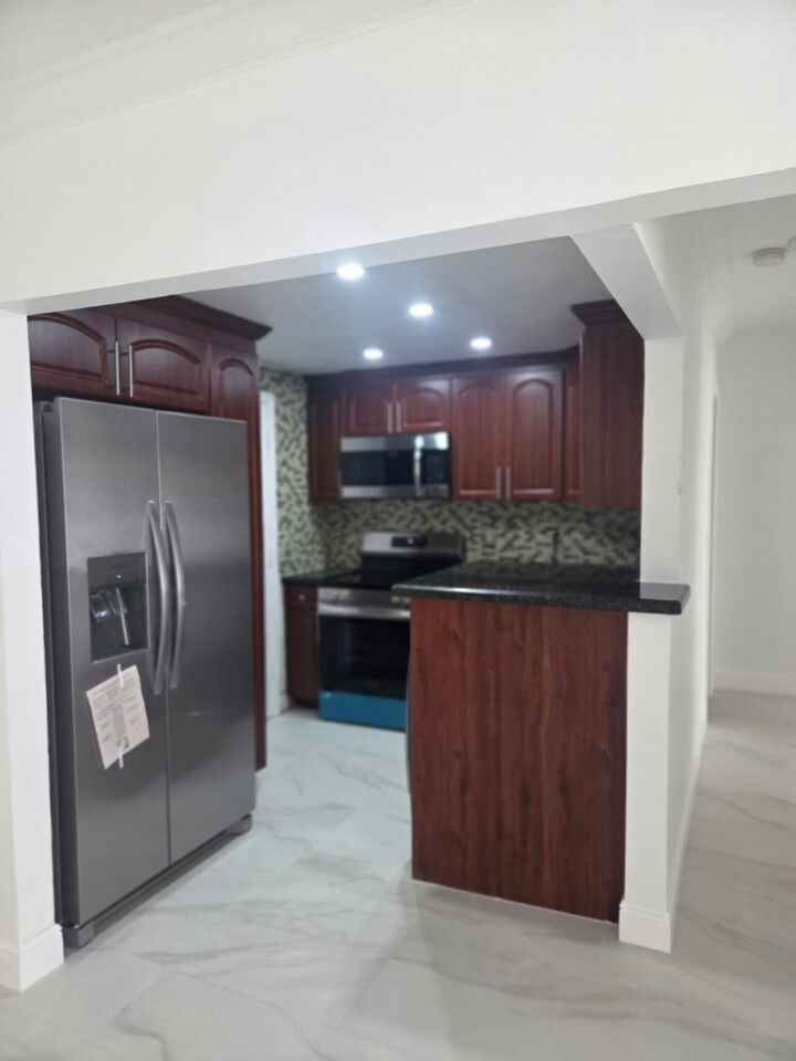 Property Photo:  2161 NE 68 Street NE Unit 303  FL 33308 