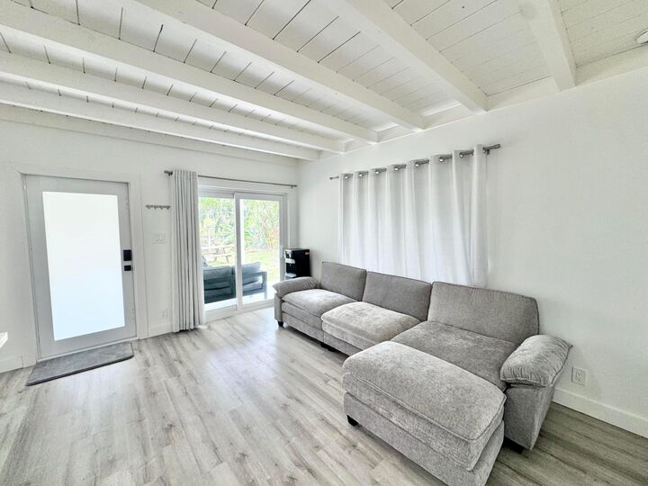 Property Photo:  1130 NE 18th Avenue 3  FL 33304 