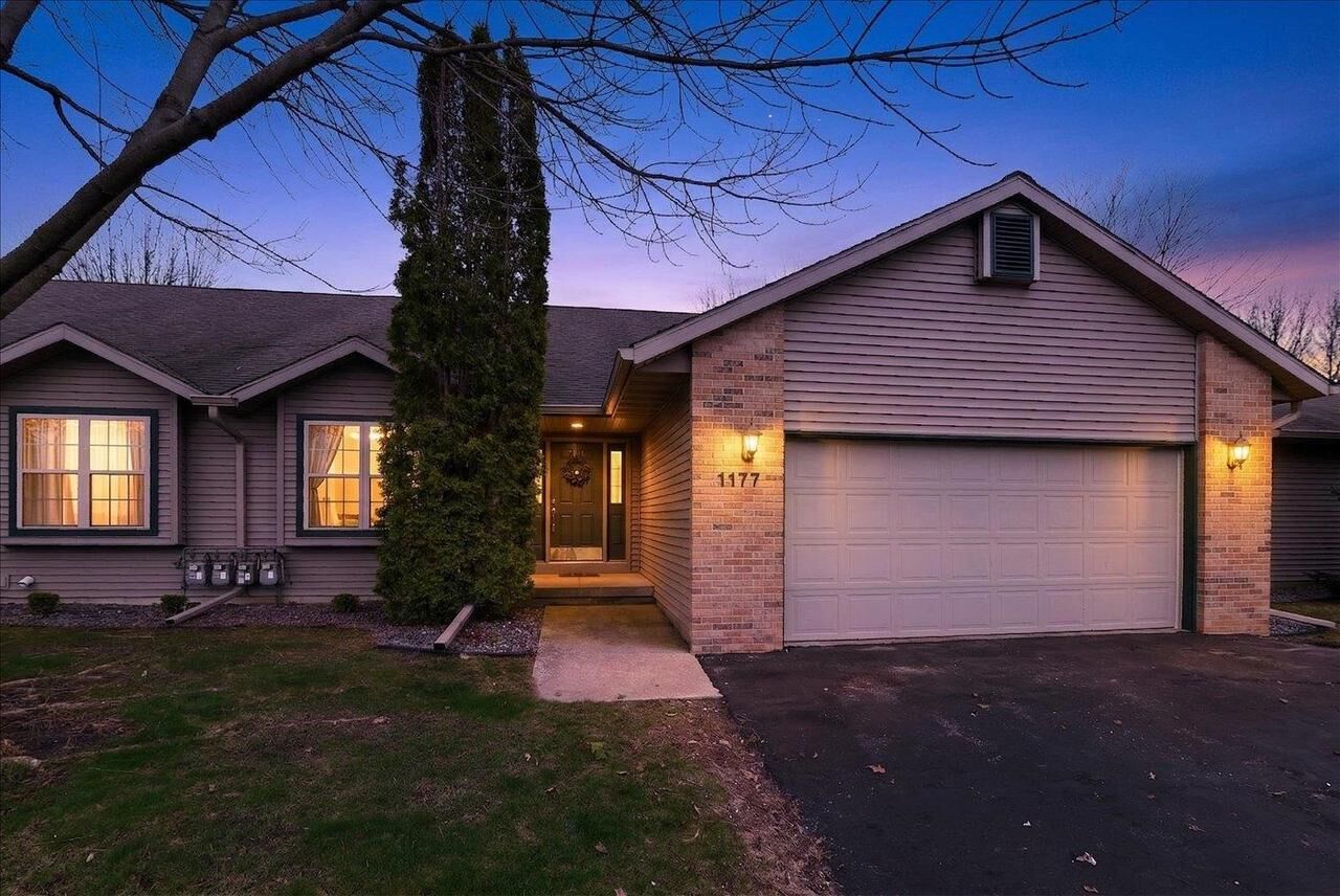 Property Photo:  1177 Sawyer Way 10  WI 53590 