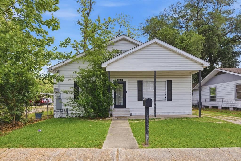 Property Photo:  508 S Crocker Street S  LA 70663 