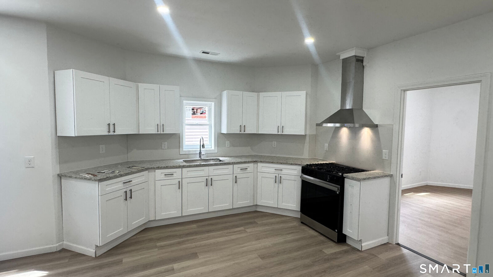 Property Photo:  16 Arch Street 3  CT 06710 