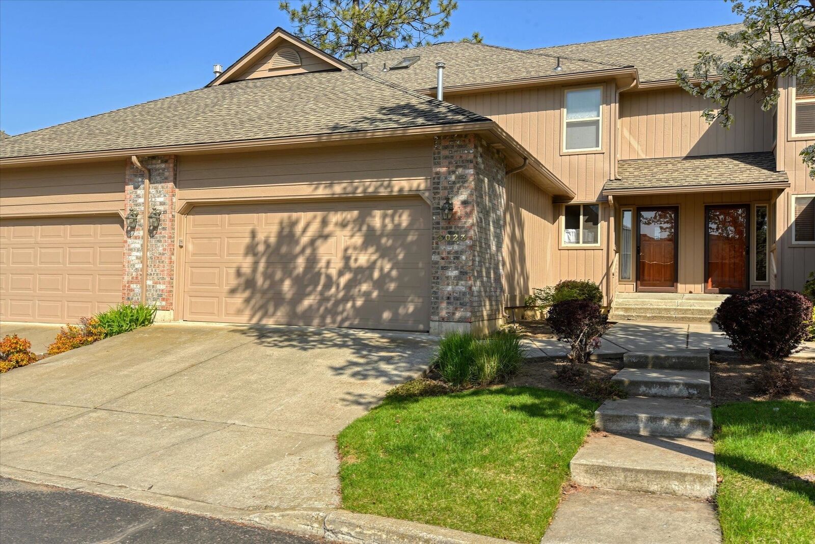 Property Photo:  3023 S Winthrop Ln  WA 99203 