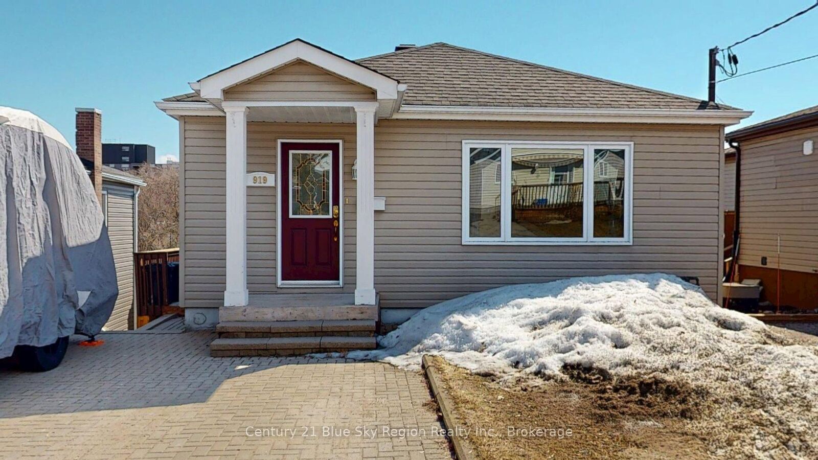 Property Photo:  919 Eva Street  ON P1B 6R3 