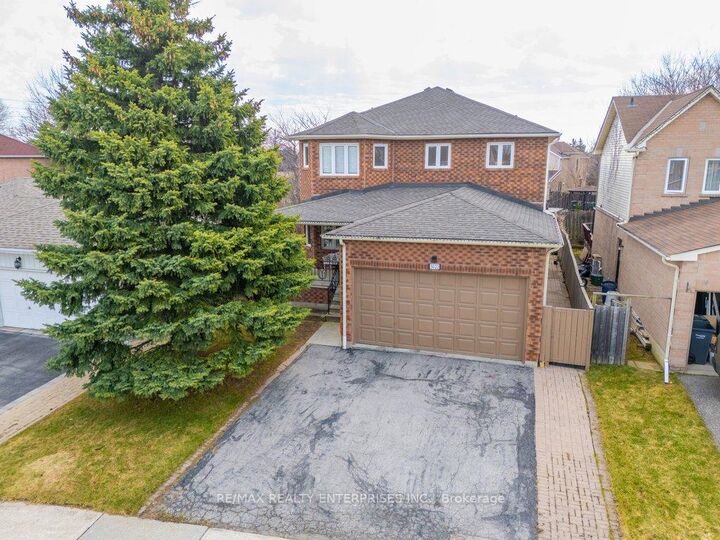 Property Photo: 3022 Dalehurst Drive ON L5N 6M8
