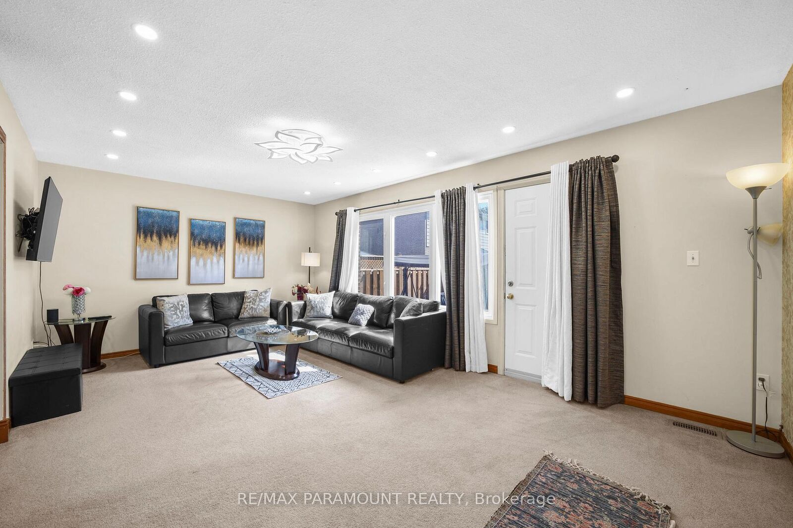 Property Photo: 85 Albright Road 4 ON L8K 6H1