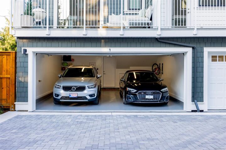 Property Photo:  3450 Whittier Ave Th10  BC V8Z 3R2 