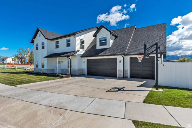 Property Photo: 3009 S Edgewater Ln UT 84075