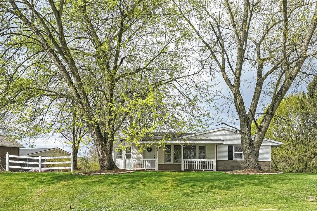 Property Photo:  105 Fairlane Dr  PA 15052 