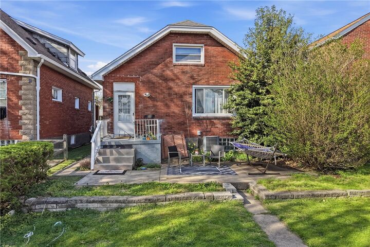 Property Photo:  3014 Vernon Ave  PA 15227 