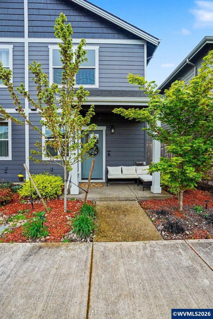 Property Photo:  1863 SE Mulberry Av  OR 97338 