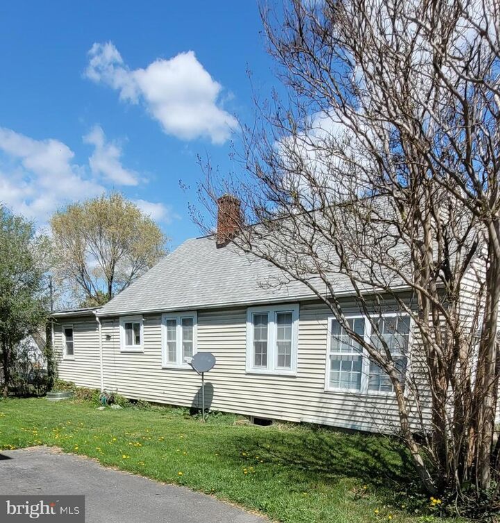 Property Photo: 115 S Purcell Avenue VA 22601