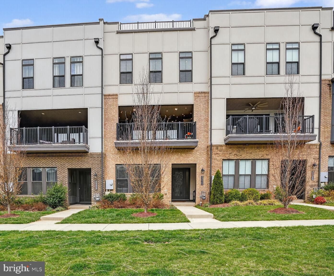 Property Photo: 23048 Lavallette Square VA 20148