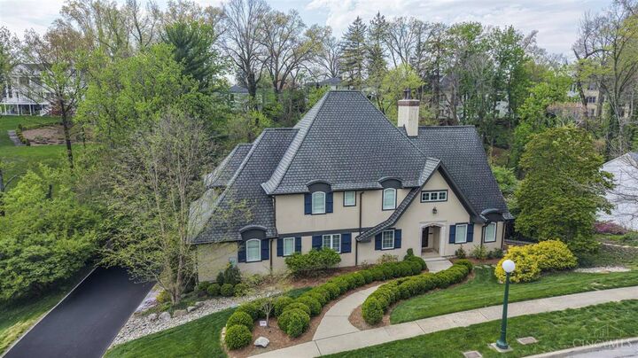 Property Photo:  2545 S Rookwood Drive  OH 45208 