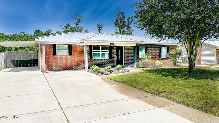 Property Photo:  810 Alabama Avenue  FL 32444 