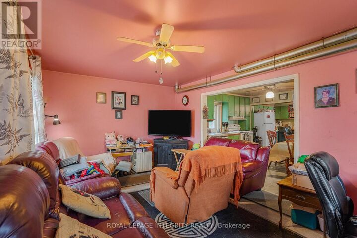 Property Photo: 259 Bishop Street North ON K0C 1A0