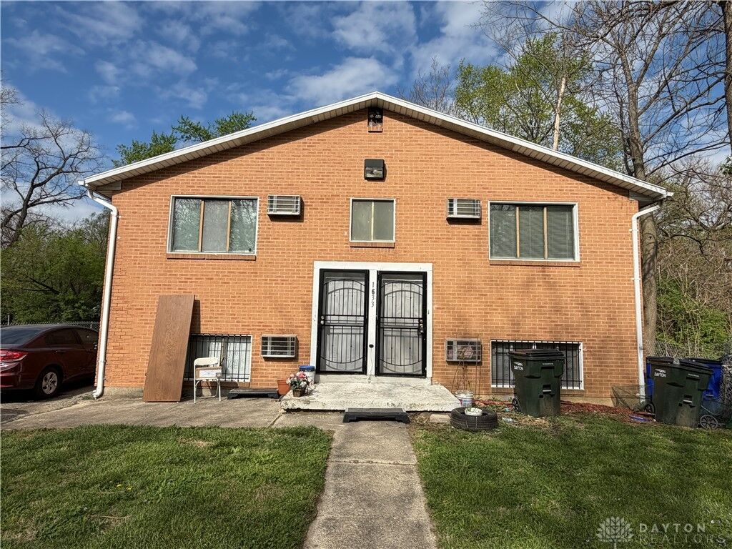 Property Photo:  1633 Linnbrook Drive  OH 45406 