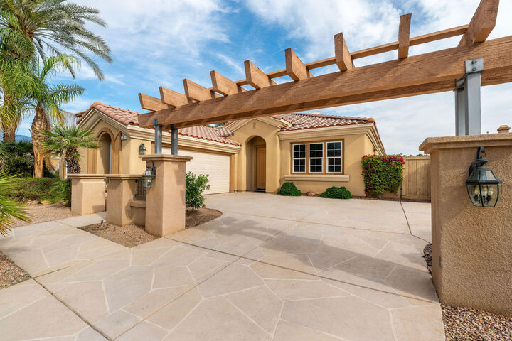 Property Photo:  2 Vista Mirage Way  CA 92270 