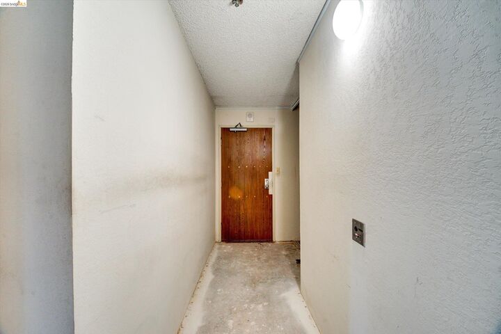 Property Photo:  555 Pierce St 520  CA 94706 