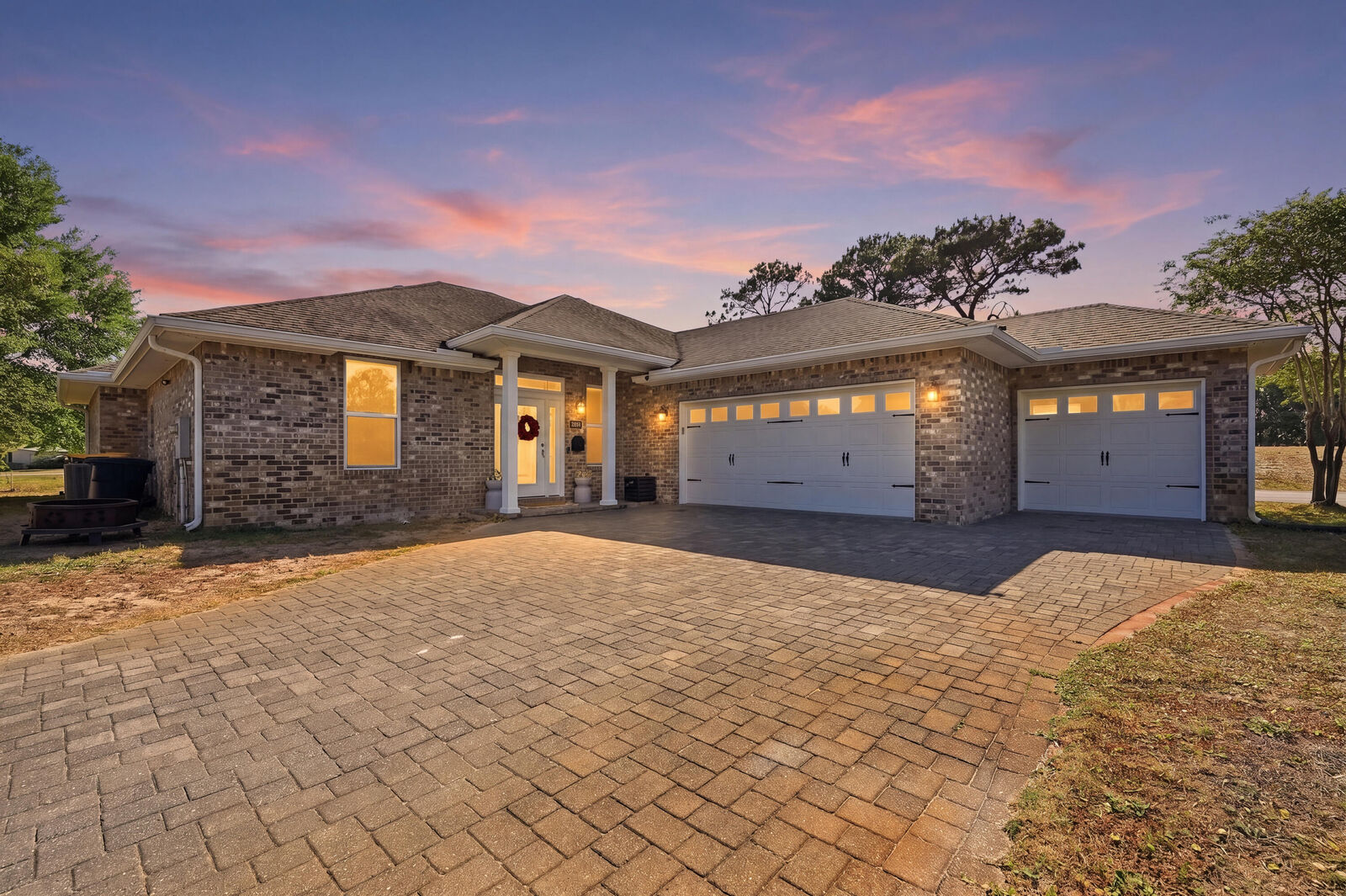 Property Photo: 883 Shalimar Court FL 32579